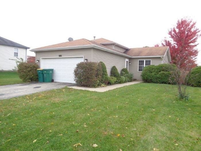 Primary Photo - 909 Redwood Dr