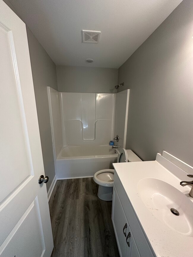 Building Photo - 305 Leonford St