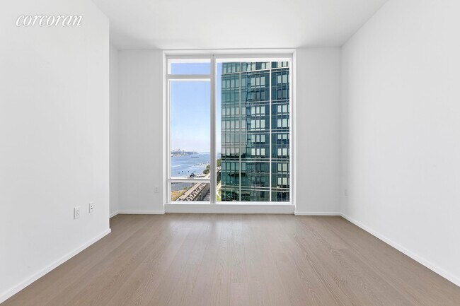 Foto del edificio - 30 Riverside Blvd