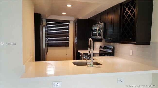 Foto del edificio - 111  Royal Park Dr  1F Oakland Park Fl 33309