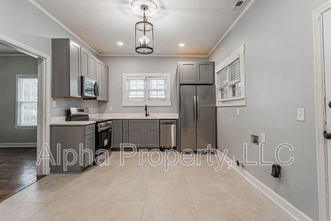 Building Photo - 56 Hutchins St