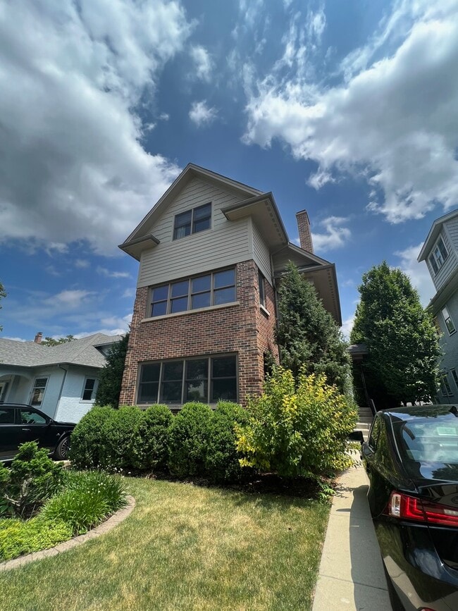 Building Photo - 21 7th Ave