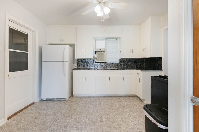 Building Photo - 2 br, 1 bath House - 463 Cherry Ridge