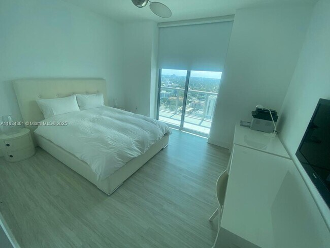 Foto del edificio - 79 SW 12th St