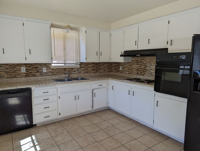 Building Photo - 5429 Mountain View Dr