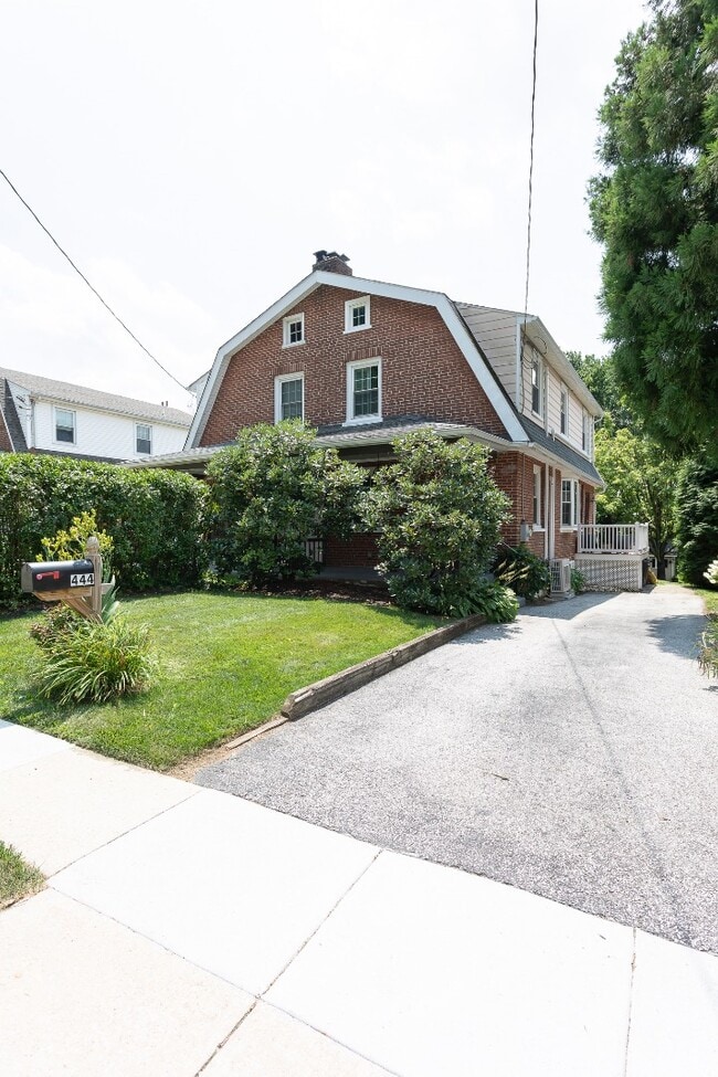 Building Photo - 444 Saint Davids Ave