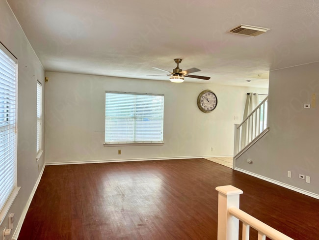 Foto del edificio - 8858 Roquefort