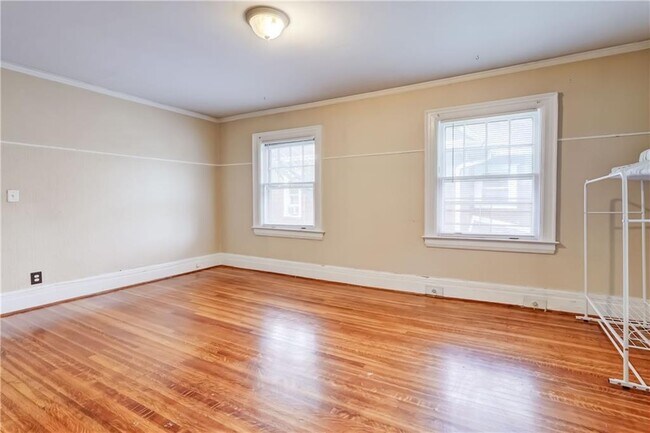 Building Photo - 102 Rutgers St