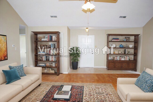 Building Photo - Great Location in Bedford!
