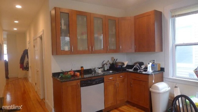 Building Photo - 406 Centre St