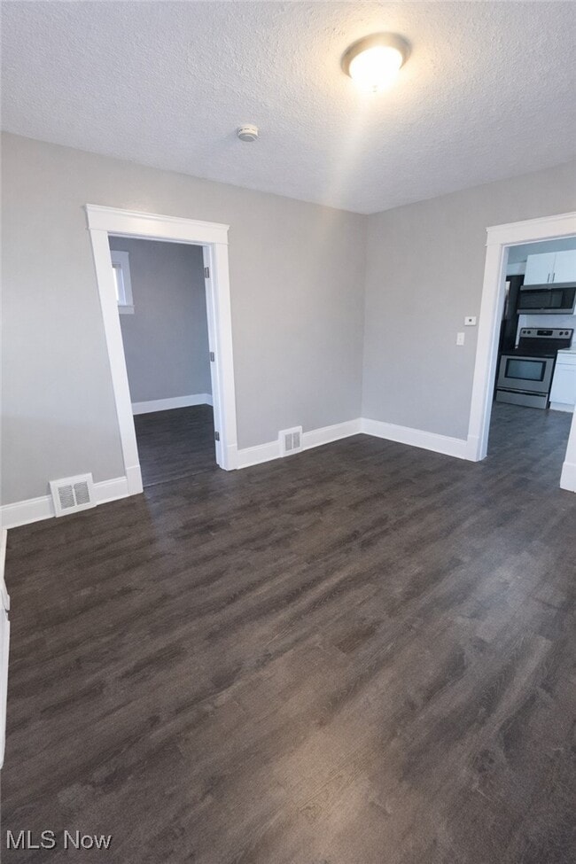 Building Photo - 4415 Pearse Ave