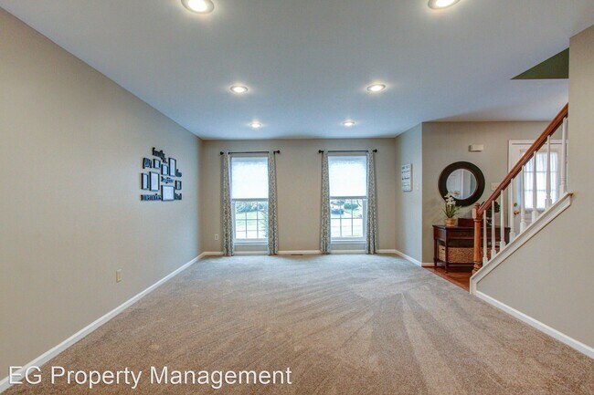 Foto del edificio - 4 br, 2.5 bath House - 121 Drake Ln.