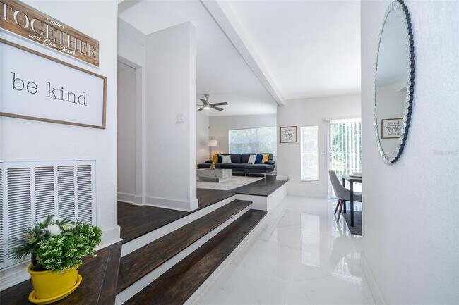 Foto del edificio - 5815 Wolf Rd