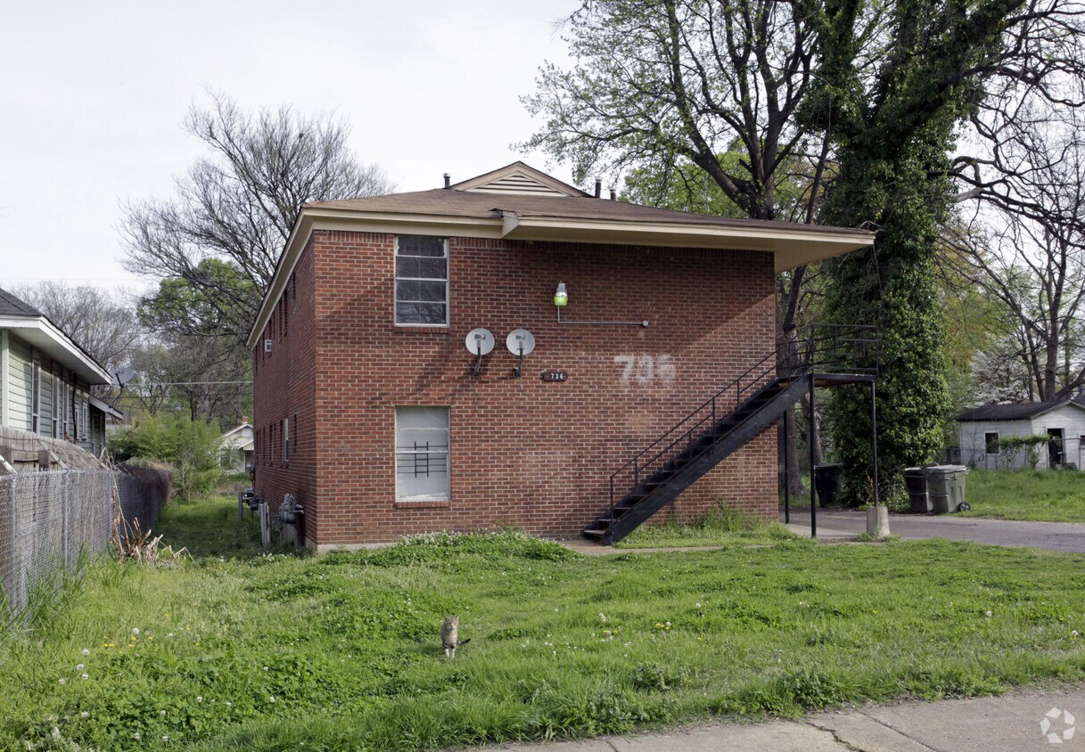 Building Photo - 736 Richmond Ave