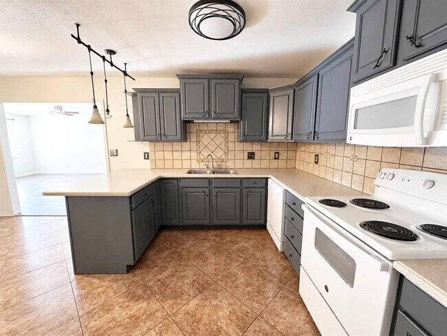 Foto del edificio - 208 Cherrywood Dr