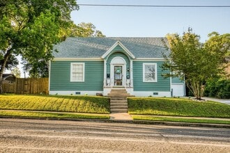 Building Photo - 909 W Main St