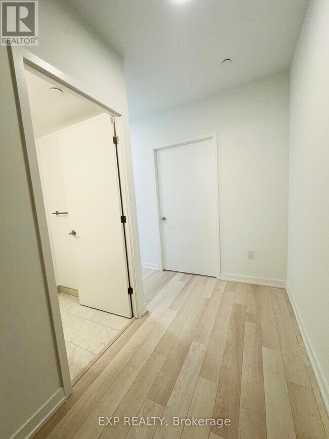 Photo du bâtiment - 39 Roehampton Ave