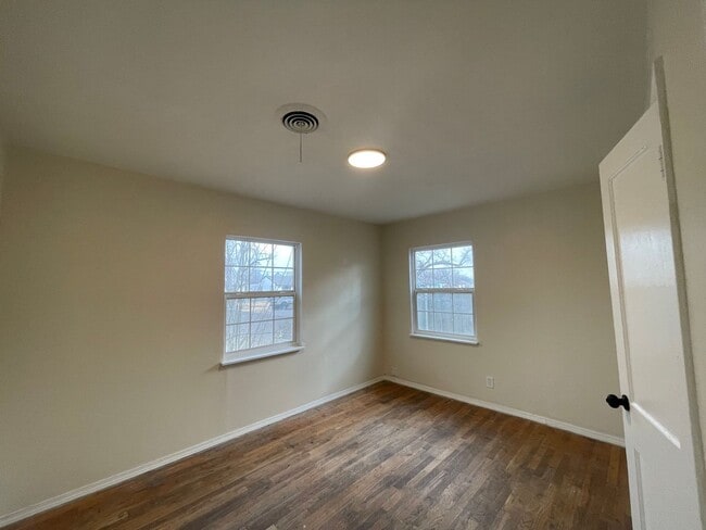 Foto del edificio - Updated 3/1.5 in Gables Neighborhood