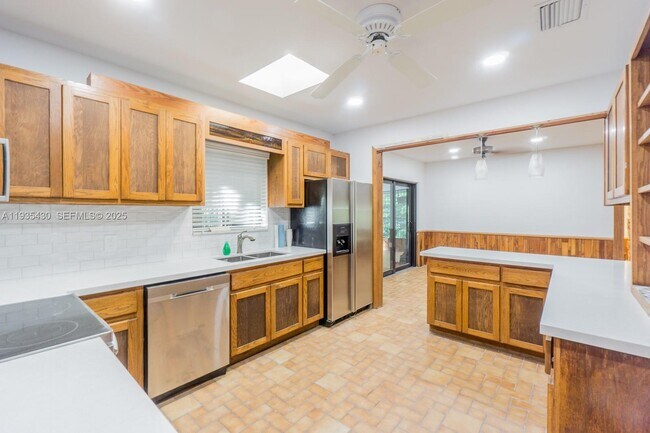 Building Photo - 6290 SW 86th St