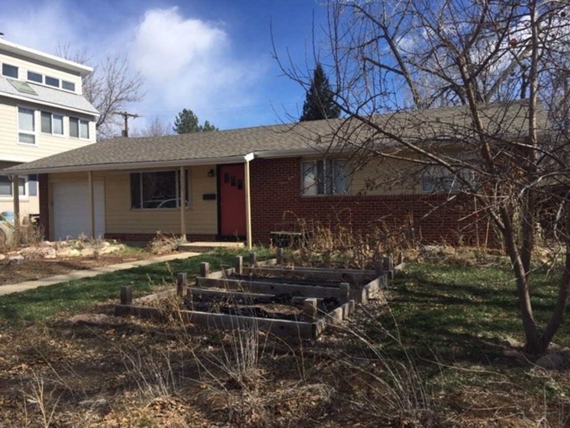Primary Photo - Updated, 3B/1B Martin Acres Ranch Availabl...