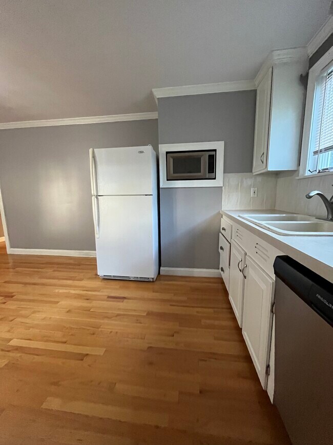 27 Mt Pleasant View Ave, Cumberland, RI 02864 Townhome Rentals in