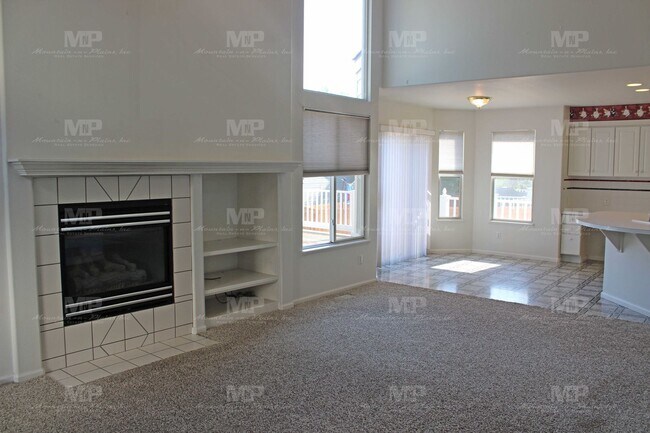 Building Photo - 424 Saturn Dr