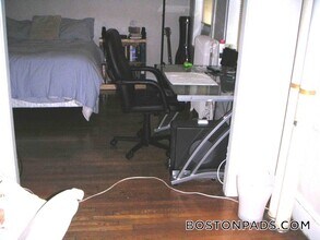 Building Photo - 360 Riverway