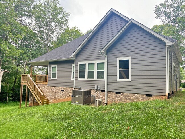 Building Photo - 3433 Forest Park Rd