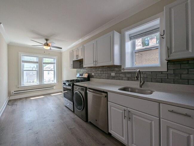 Building Photo - 2131 W Giddings St