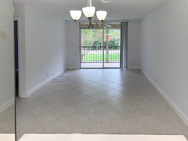 Foto del edificio - 6935 Huntington Ln