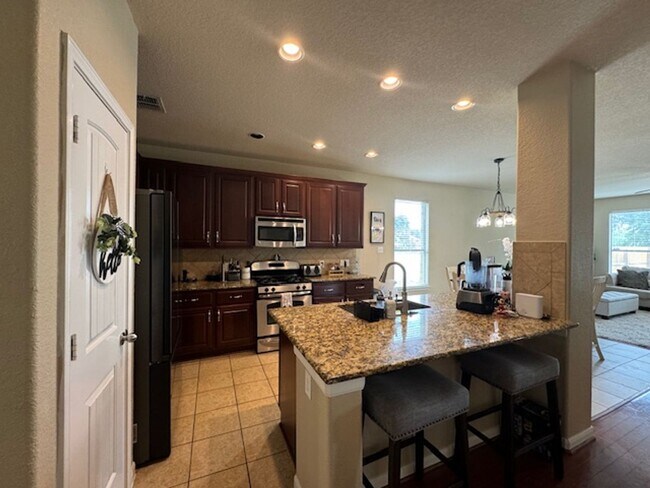 Foto del edificio - Texas Size Home!! Featuring over 2700 sq ft