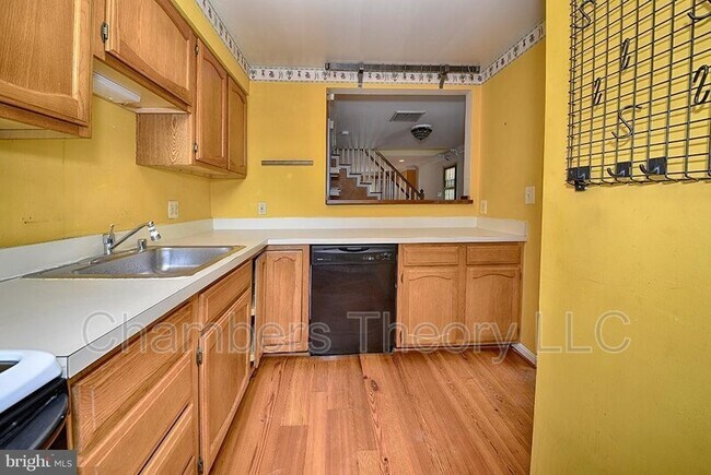 Foto del edificio - 223 N West St