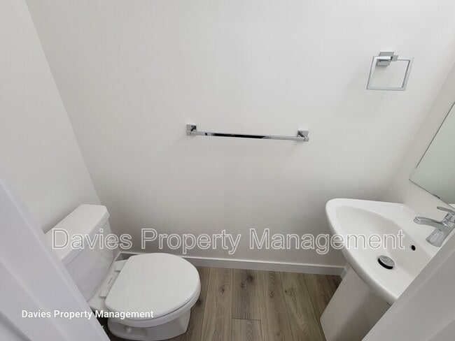 Building Photo - 2710-2766 66 St SW