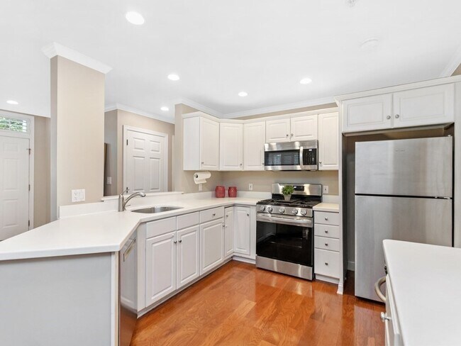 Building Photo - 387 Harvard St