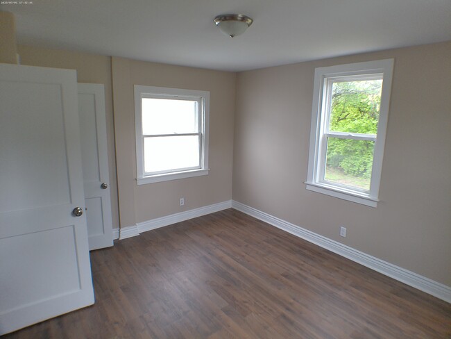 Foto del edificio - 704 Elm Ct