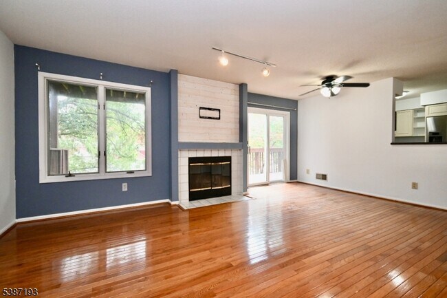 Foto del edificio - 32 Pine Hollow Ct