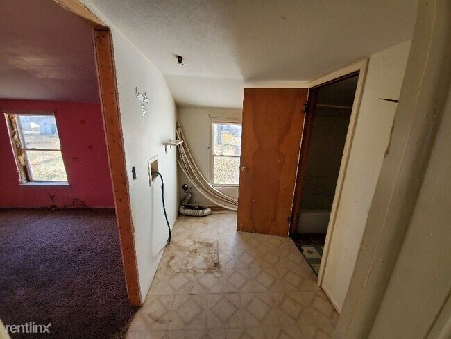 Building Photo - 2 br, 1 bath House - 907 Prairie Street