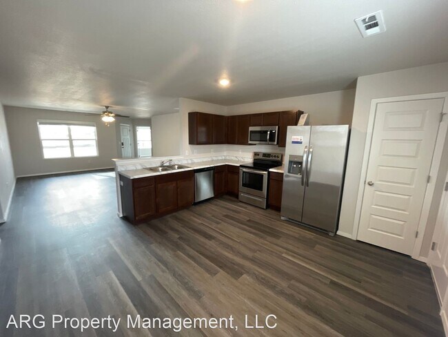 Foto del edificio - 4 br, 2 bath House - 3205 E Ricky Drive