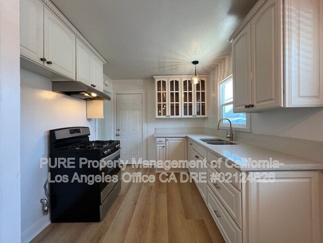 Building Photo - 625 W 23rd St