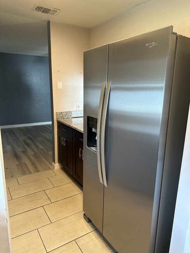 Foto del edificio - 4100 Pershing Pointe Pl