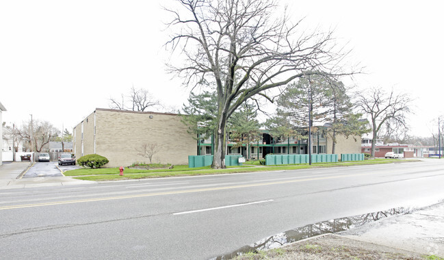 Building Photo - Pinecrest Apartments