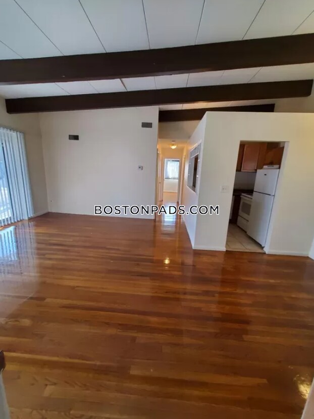 182 Central St Unit 8, Stoneham, MA 02180 Room for Rent in Stoneham