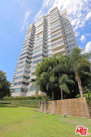 Building Photo - 865 Comstock Ave