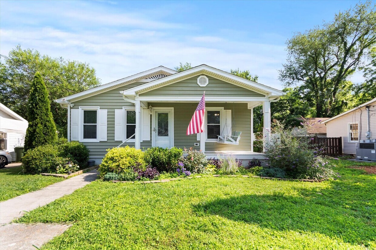 Primary Photo - Great location in Five Points Area!
