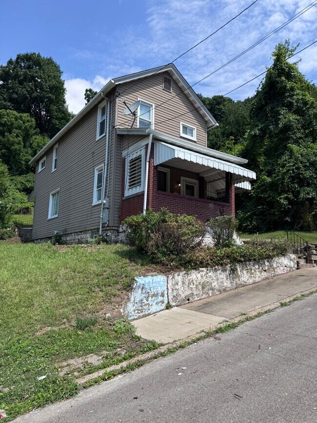 Building Photo - Fully Updated 3-Bed 1-Bath House w/ Covered Porch in Christy Park!!!