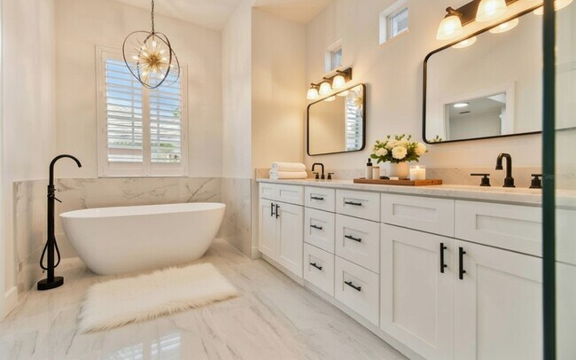 Foto del edificio - 13792 Long Lake Ln