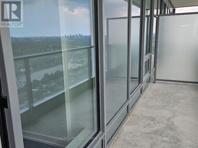 Photo du bâtiment - 8 Olympic Gdn Dr