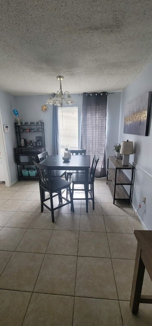 Foto del edificio - 12837 Country Ridge Ave