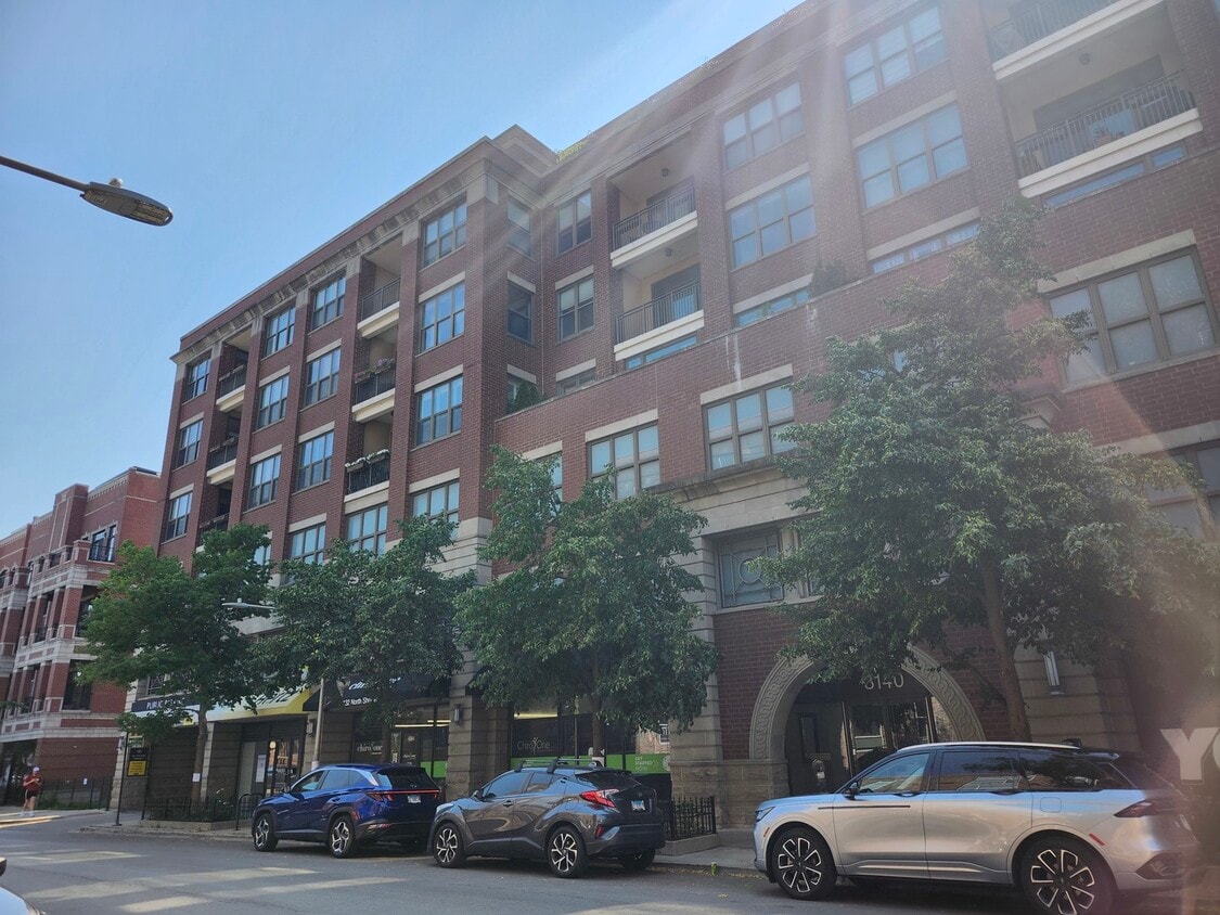 Primary Photo - 3140 N Sheffield Ave