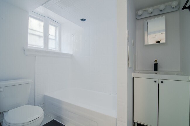 Building Photo - 1245 Rue St Marc